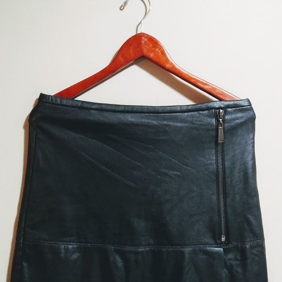 Ness | Faux Leather Mini Skirt - Picture 2 of 3